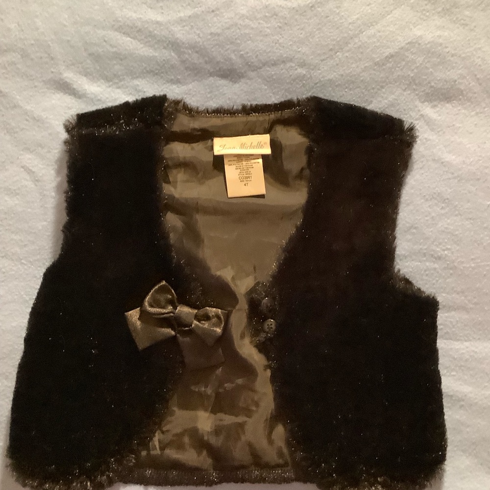 Black faux fur vest 4T